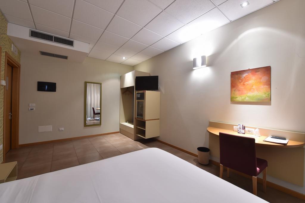 Tati Hotel Lugo  Dış mekan fotoğraf