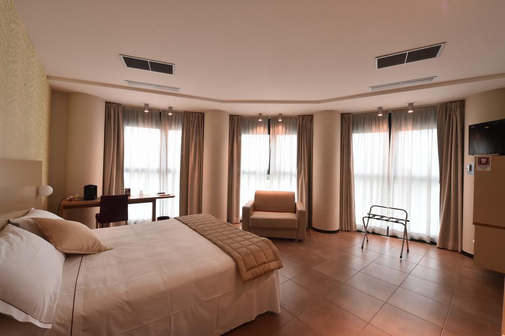 Tati Hotel Lugo  Dış mekan fotoğraf